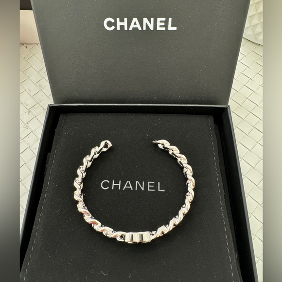 Chanel 22A Metal Silver Tone Chain Cuban Link CC Logo Cuff Bangle Bracelet S - Picture 4 of 11